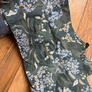 Foulard polyvalent green floral scarf wrap